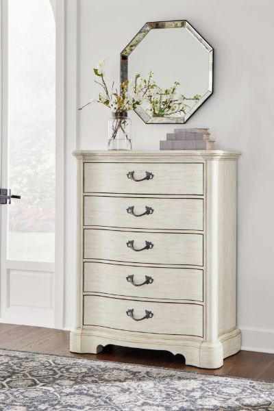  Arlendyne Chest of Drawers, Antique White 